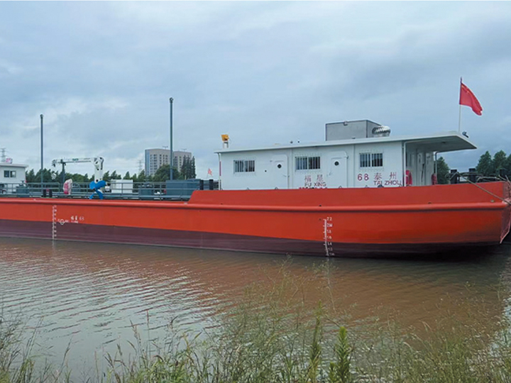 Fuelling ship